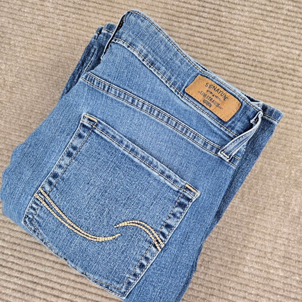 Signature Levi Strauss Womens 10L Blue Totally Shaping Bootcut Jeans